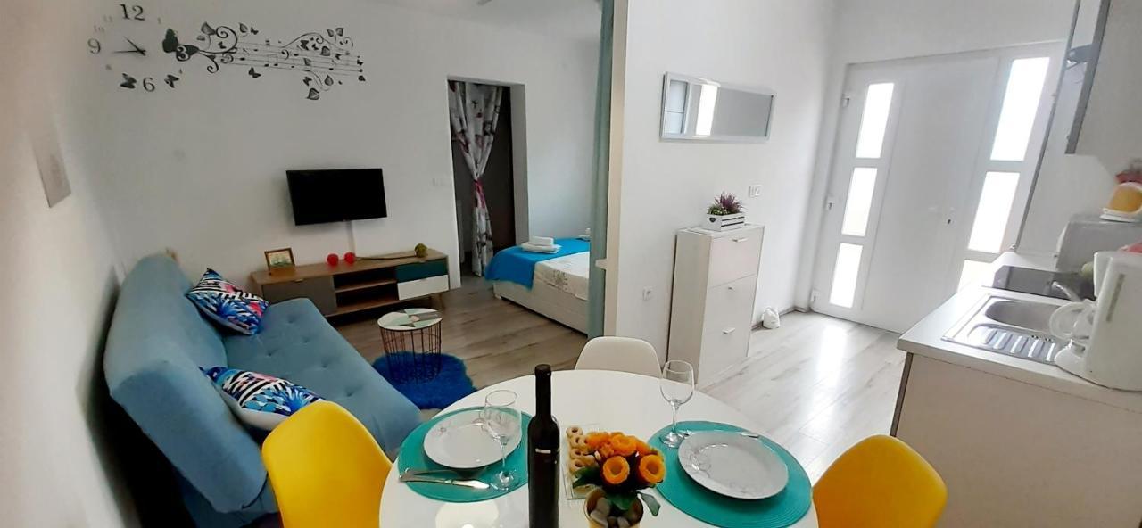 Lennida Studio Apartman With Free Parking Kavran Exteriör bild