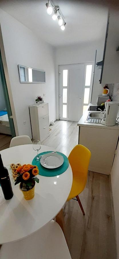 Lennida Studio Apartman With Free Parking Kavran Exteriör bild