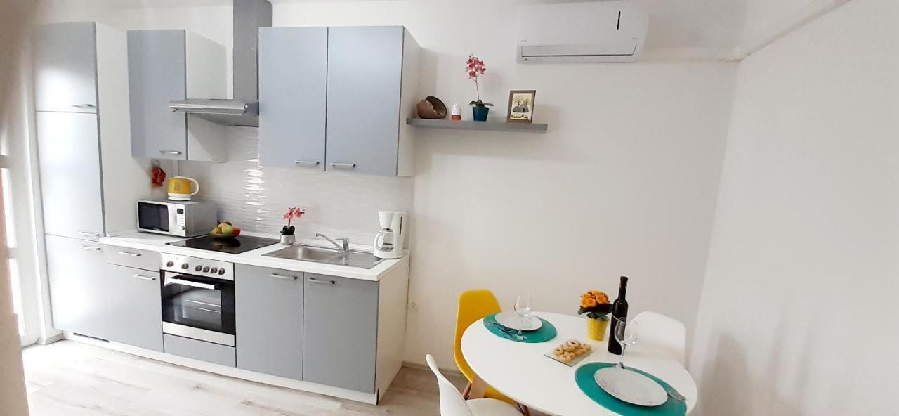 Lennida Studio Apartman With Free Parking Kavran Exteriör bild