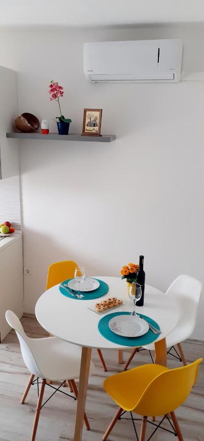 Lennida Studio Apartman With Free Parking Kavran Exteriör bild